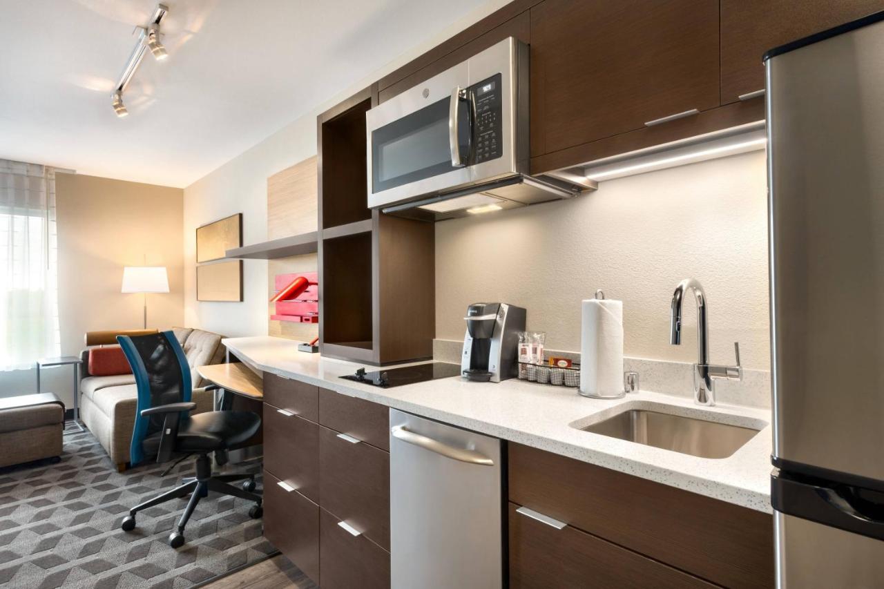 Towneplace Suites By Marriott Milwaukee Grafton Екстериор снимка